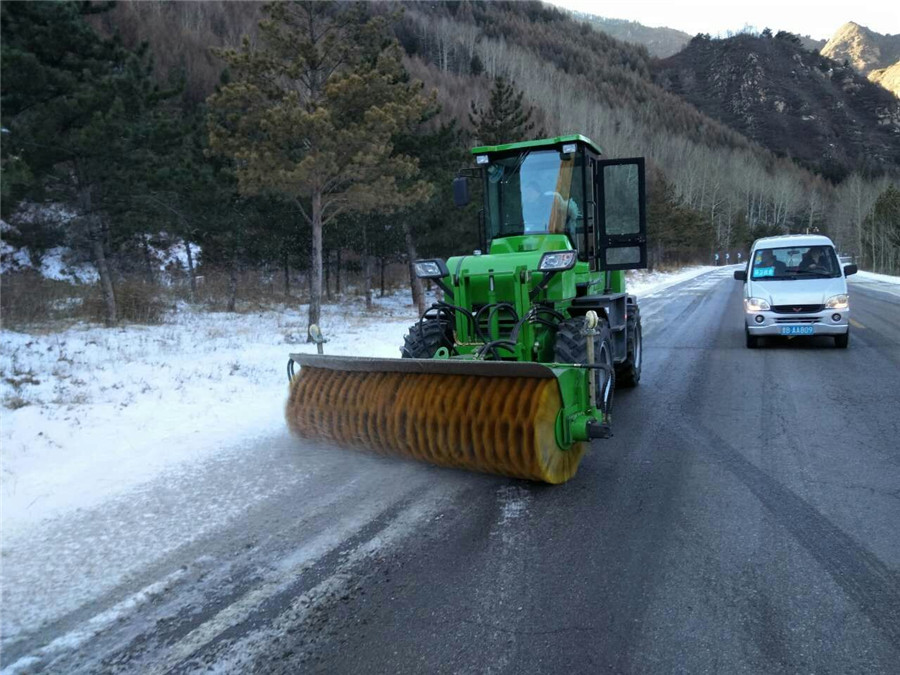 大型純鋼絲刷掃雪車